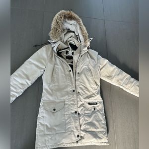 Size XS women’s Canada goose trillium